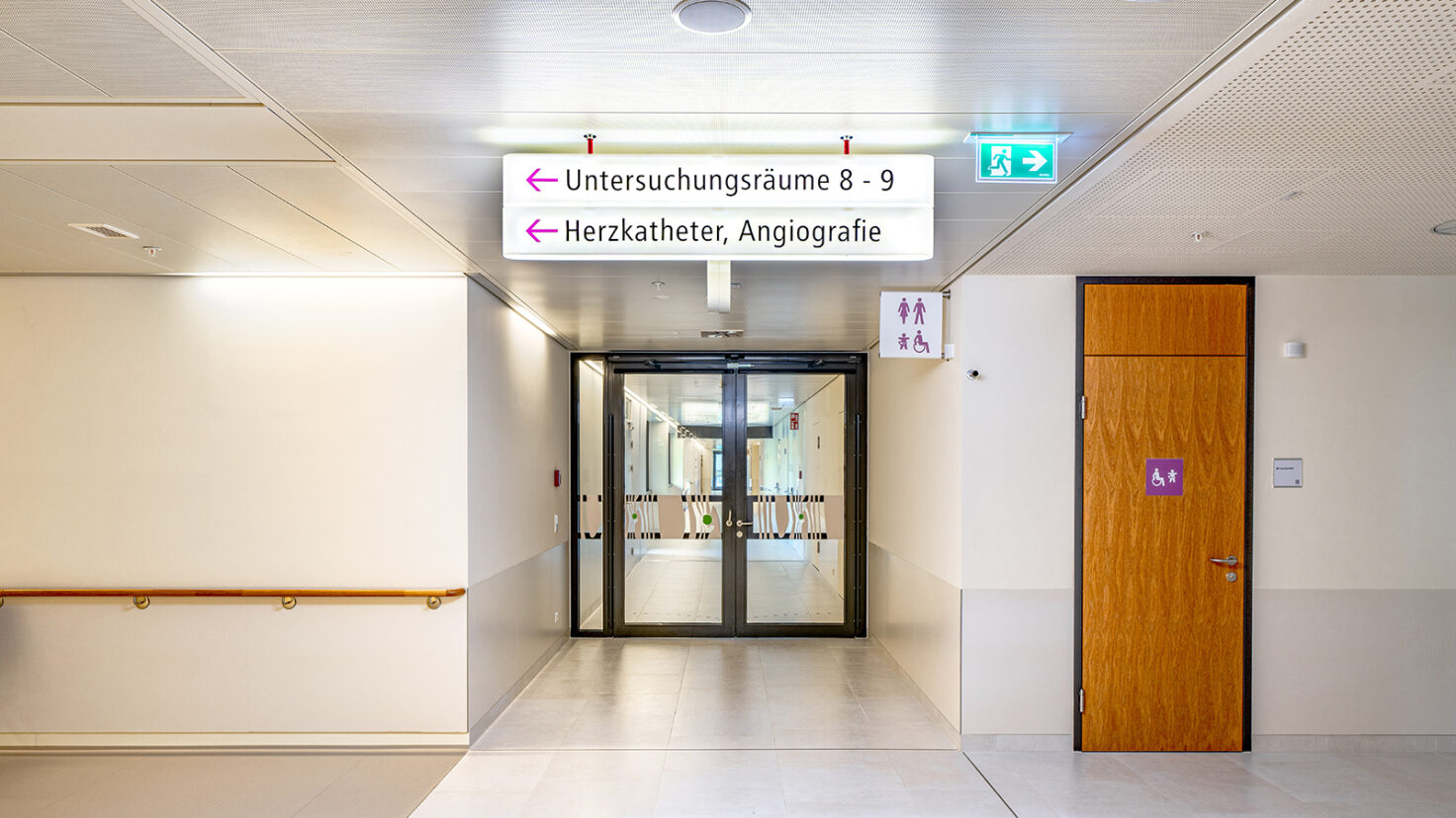 Leitsystem Klinik Floridsdorf Haengeschild 02