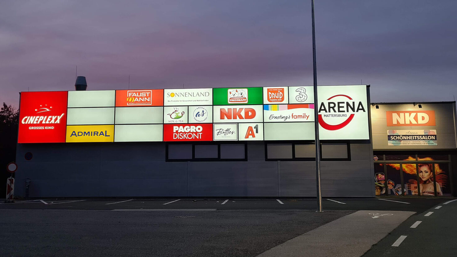 Arena Mattersburg Fassade Beleuchtet