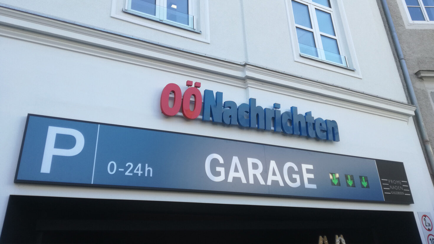 Promenaden Galerien Leuchtschild Garage Leuchtschrift