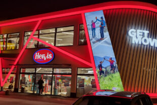 Hervis Eugendorf Fassade 01