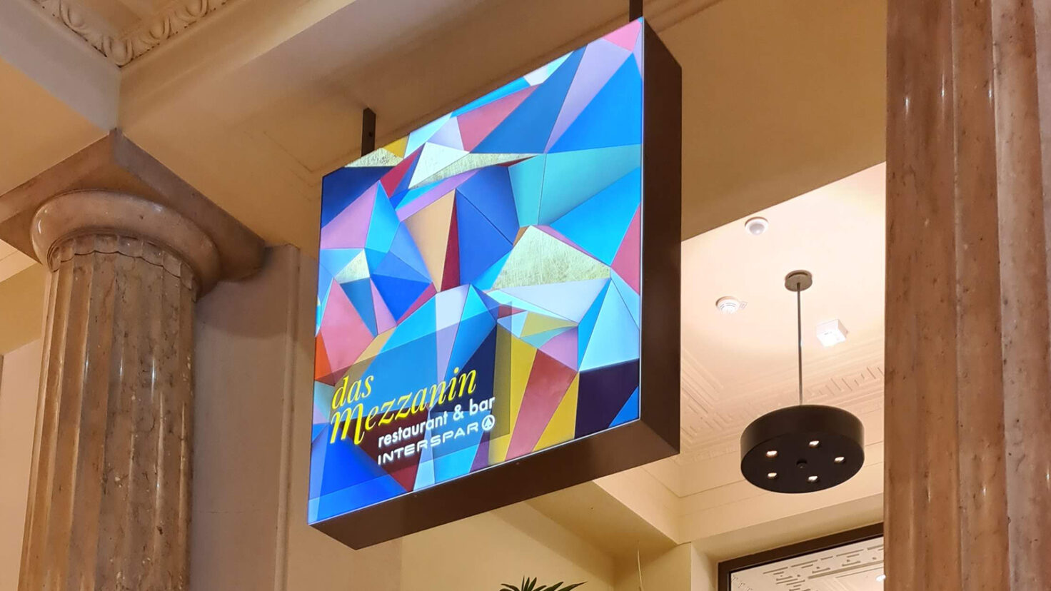 IM20 Wien Schottentor Leuchtschild Mezzanin