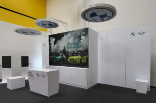 BMW Messestand im Schauraum