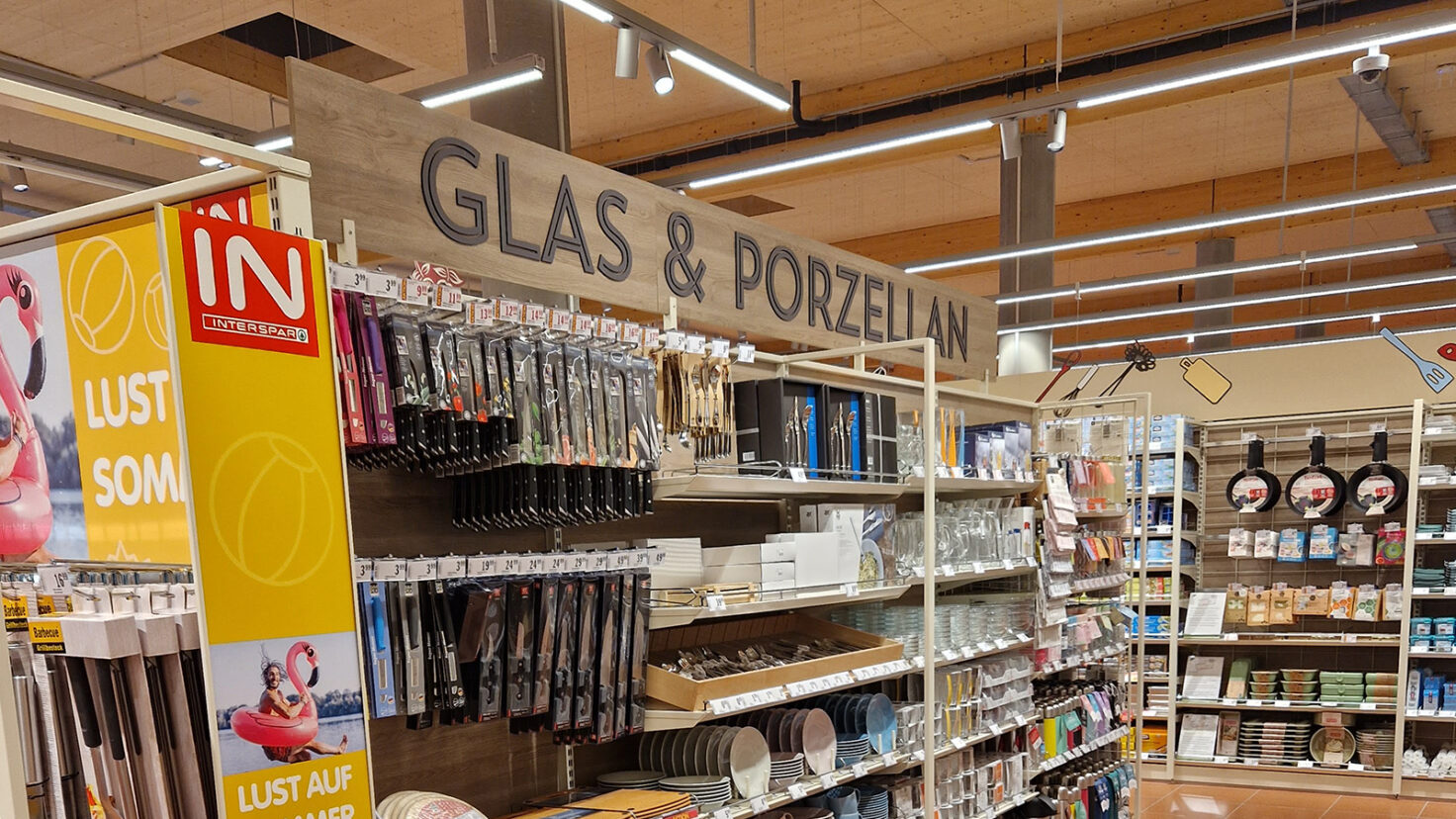 ISP Gaenserndorf Paneelschriften