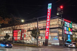 ISP Wien Fassade Beleuchtet 01