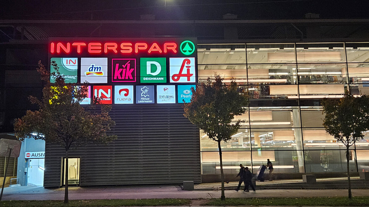 ISP Wien Fassade Beleuchtet 04