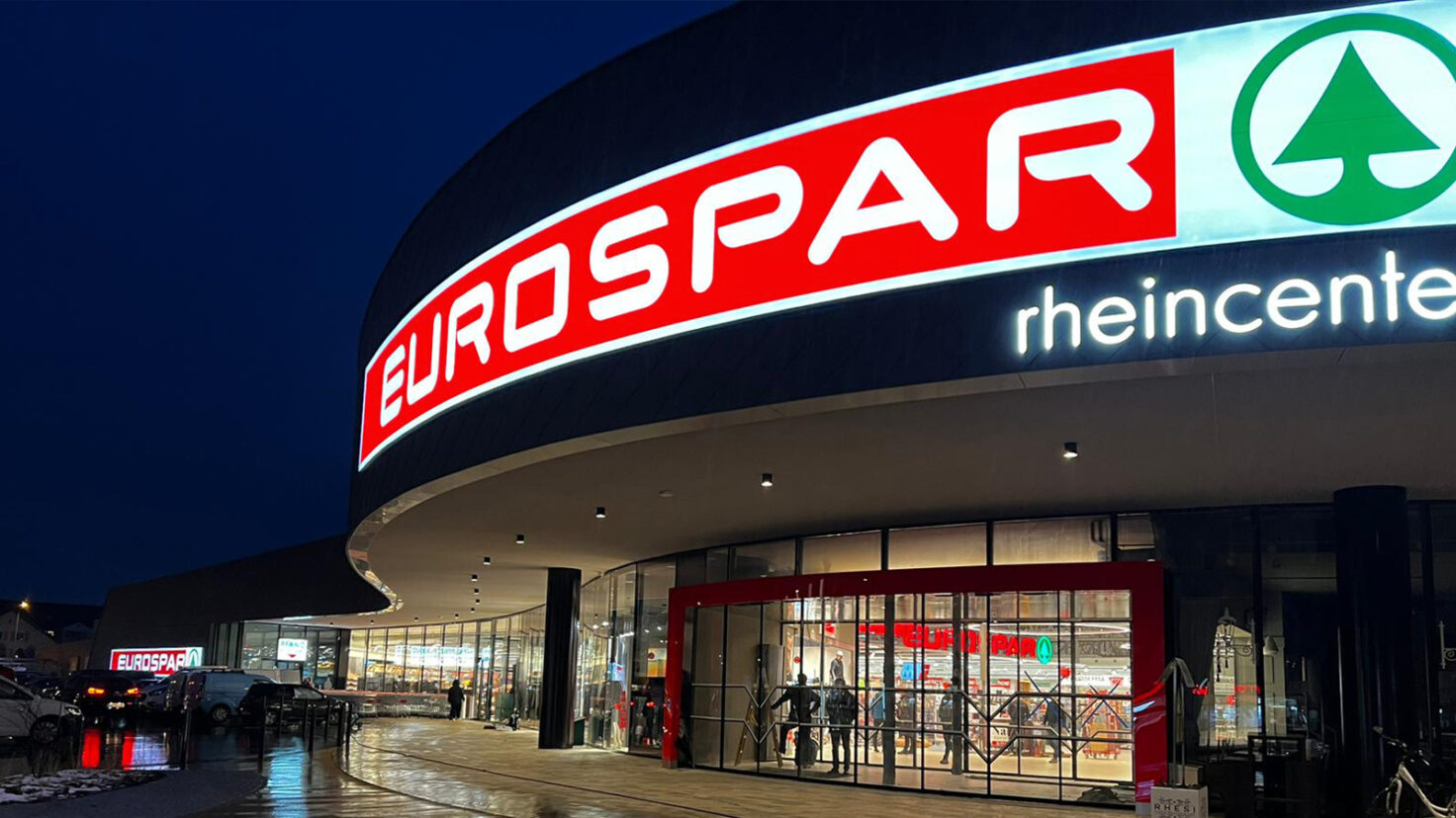 Eurospar Lustenau Fassade Beleuchtet