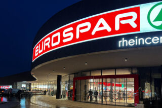 Eurospar Lustenau Fassade Beleuchtet