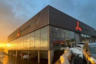 Schwingshandl Fassade Leuchtschriften 01