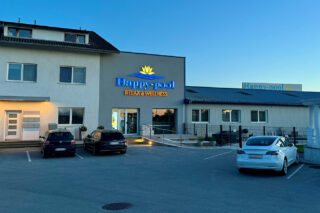 Happy Pool Leuchtschrift