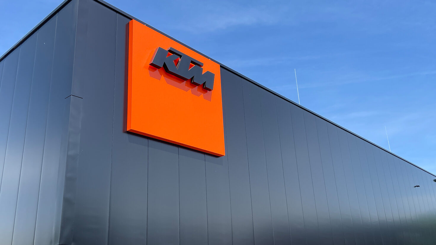 KTM Thalheim Base500 Kachel Fassade