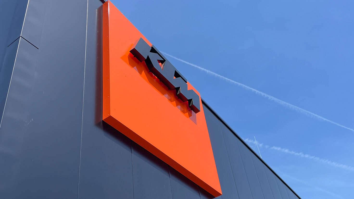 KTM Thalheim Base500 Kachel Fassade 03
