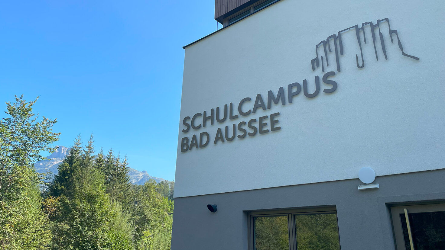 Schulcampus BadAussee Fassadenschrift 04