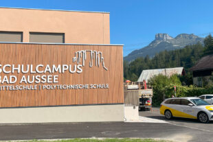 Schulcampus BadAussee Fassadenschrift 05