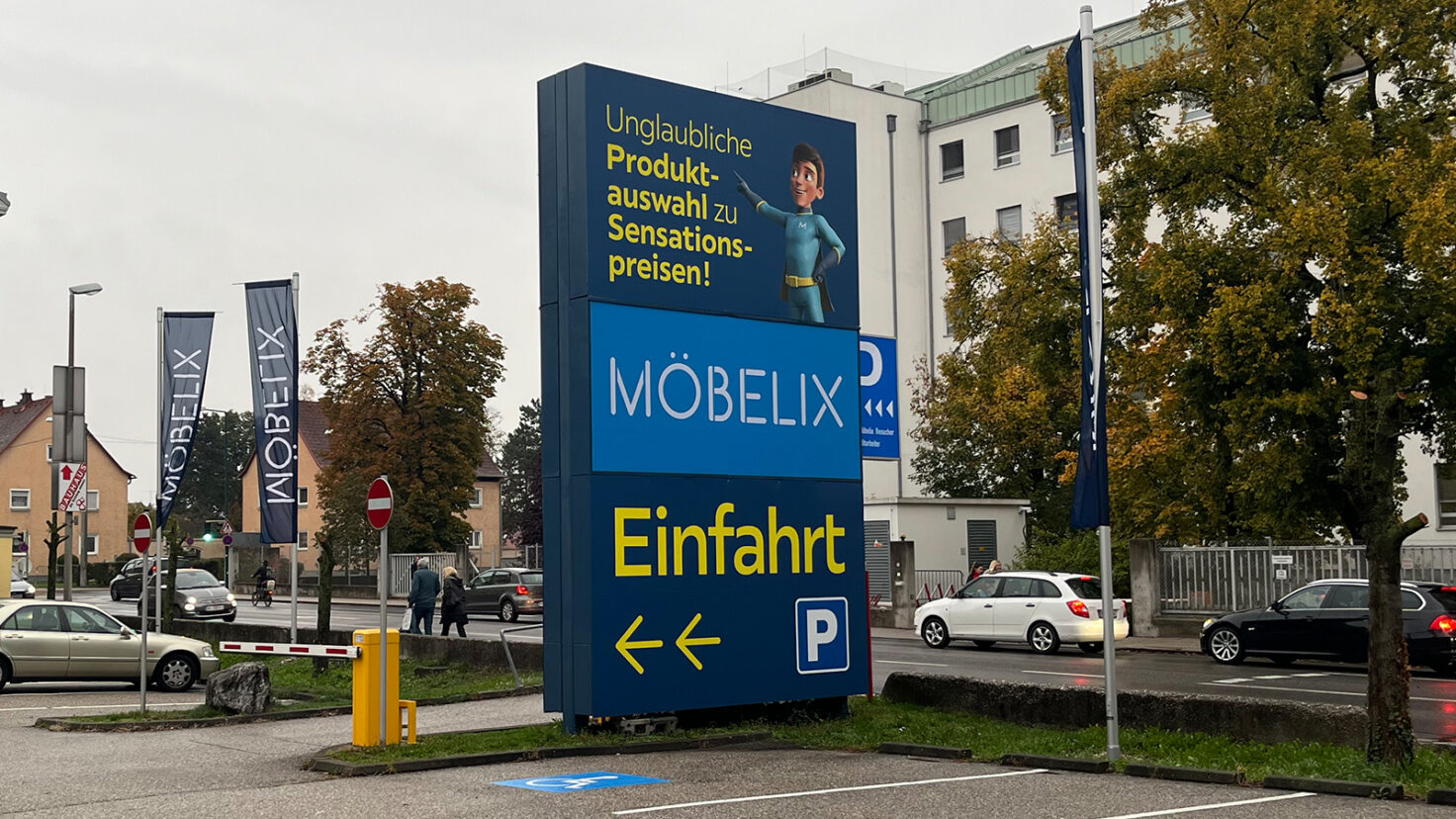 Möbelix Wels Pylon Einfahrt 01