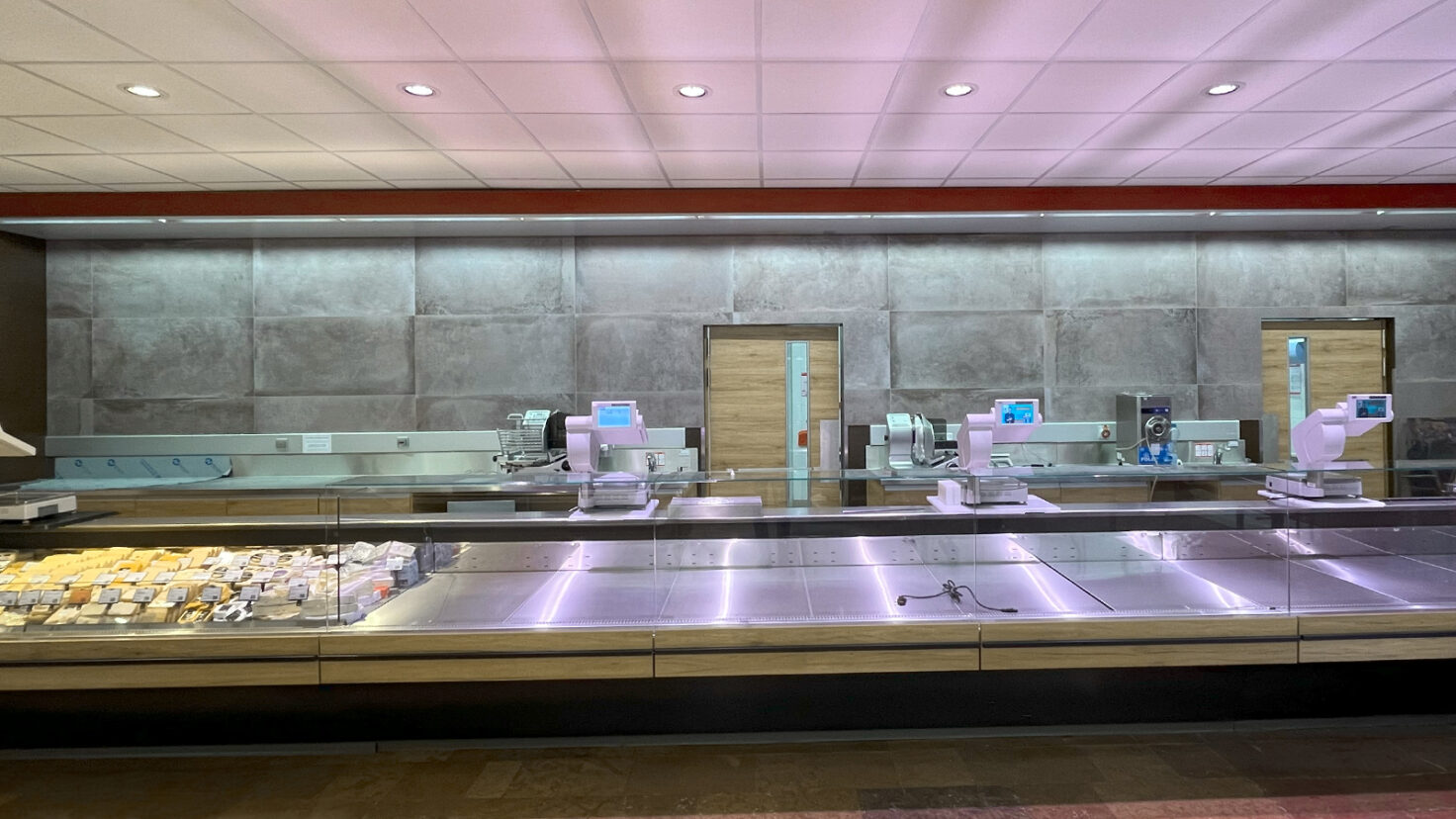 SPAR Ungarn Miskolc Fliesenwand 01