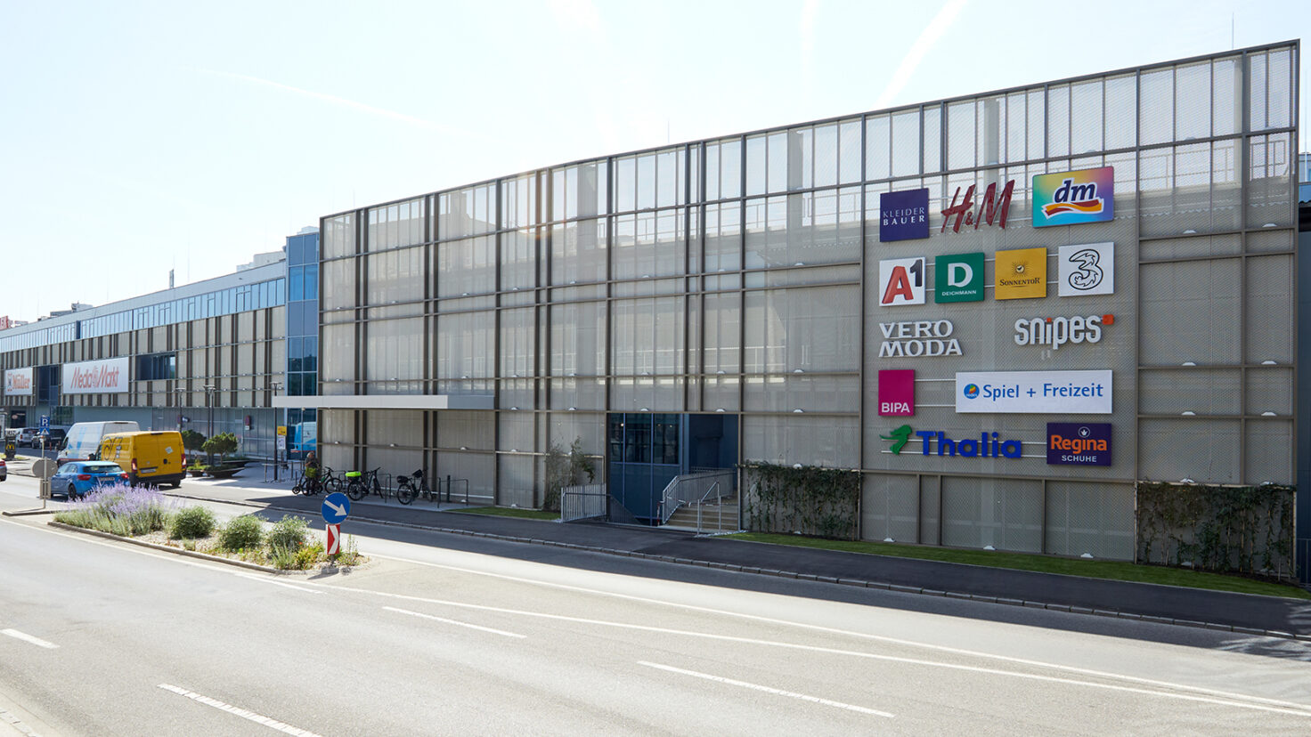 Alex Krems Shoplogos Fassade 05