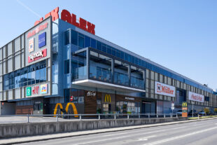 Alex Krems Shoplogos Fassade 06