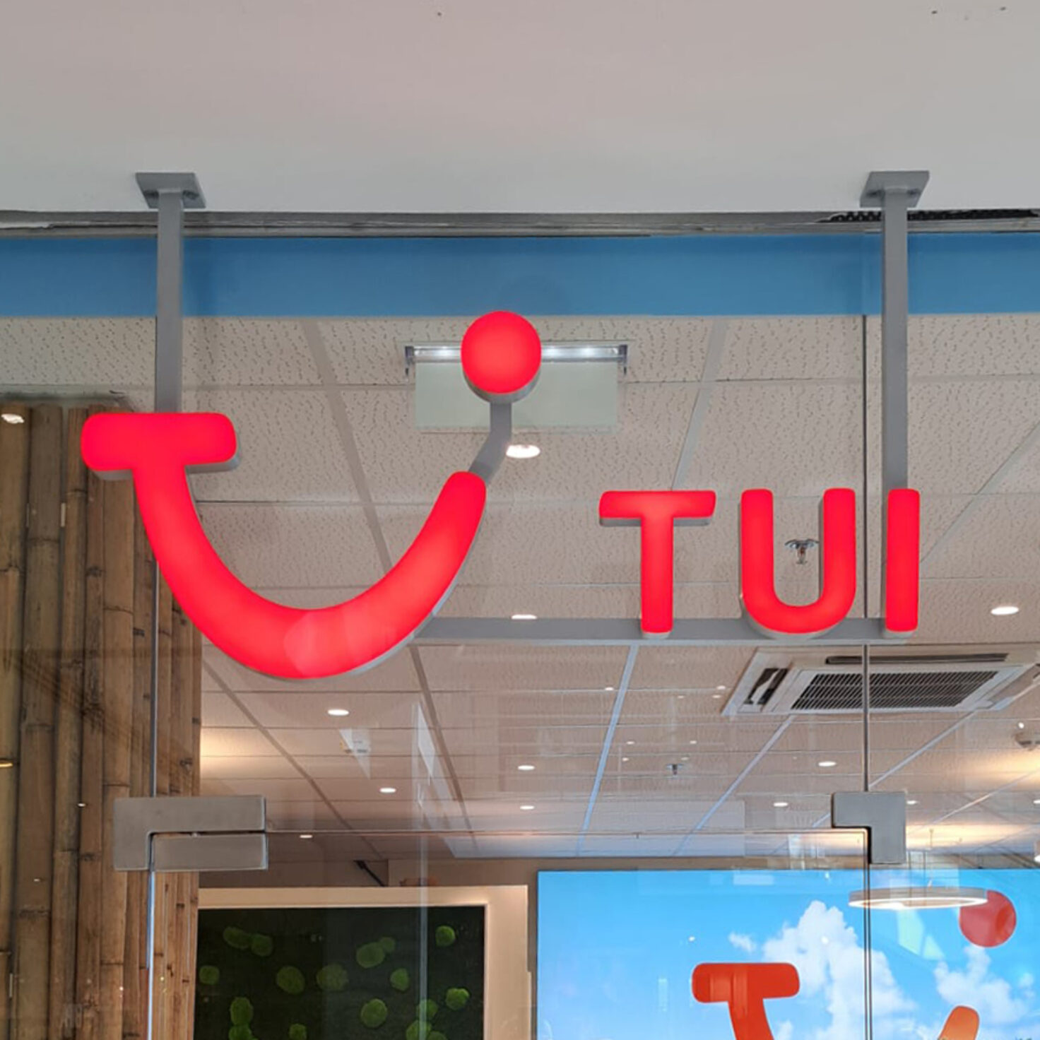 TUI IBK Sillbark Leuchtschrift Außen Detail