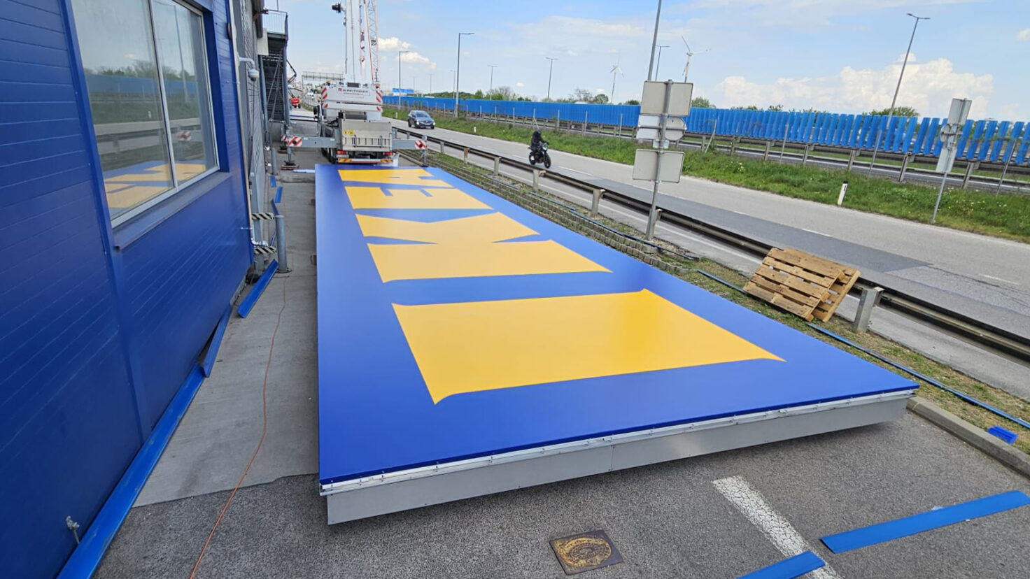 IKEA Vösendorf Leuchtschild Vor Montage