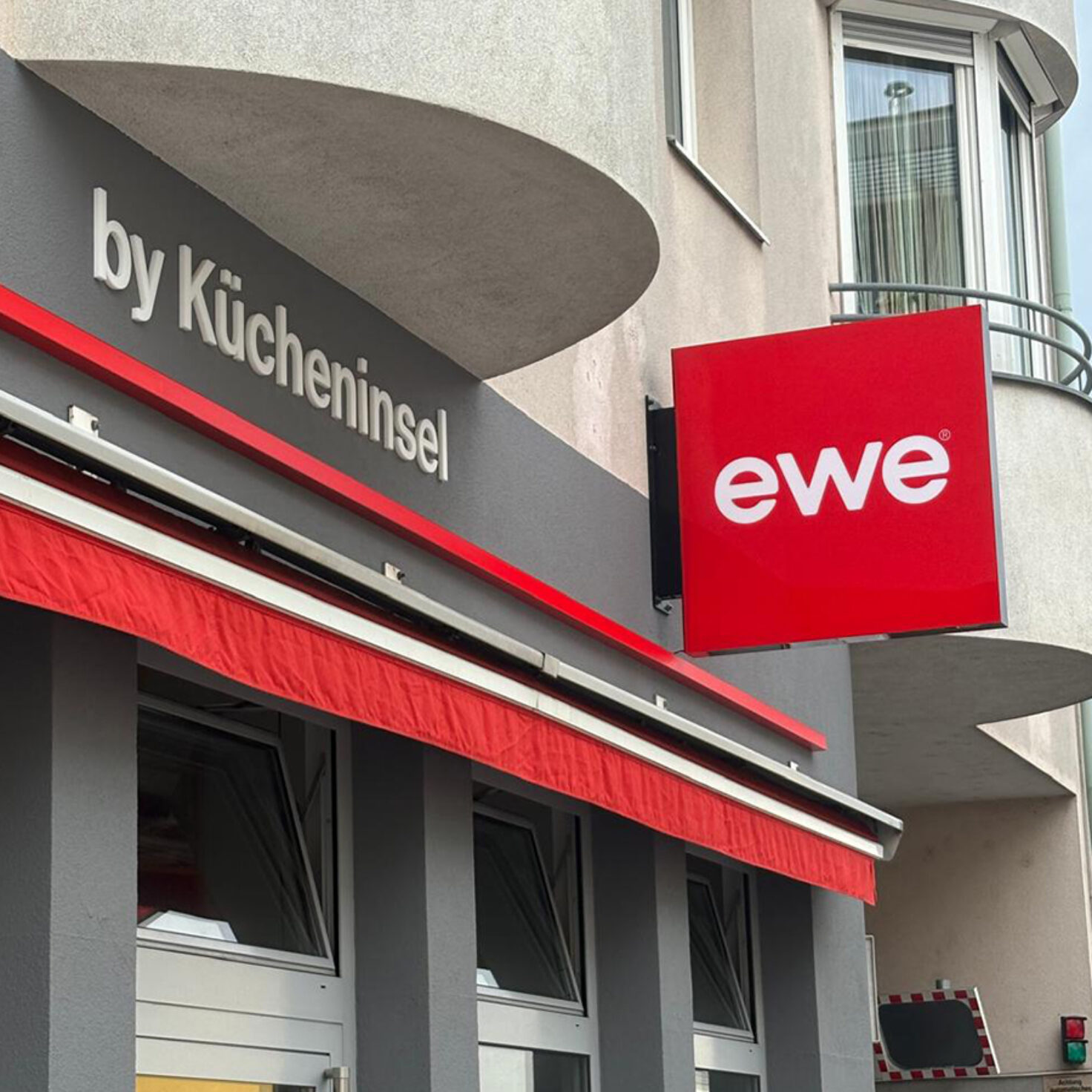 EWE Küchen Baden unbeleuchtete Schriften, Leuchtlisene Steckschild