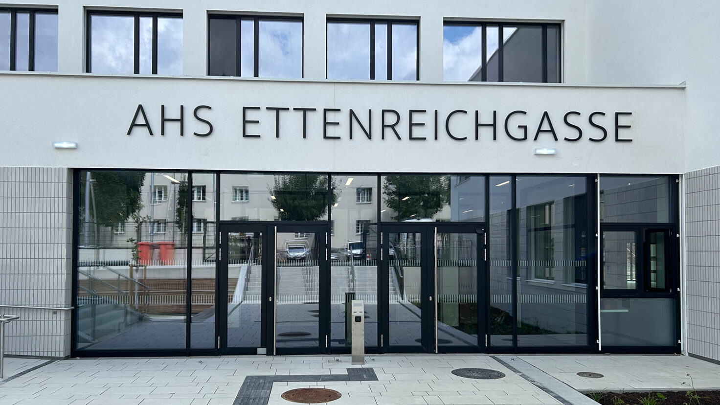 AHS Ettenreichgasse Eingang 2