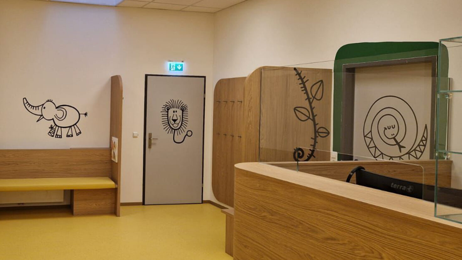 LeoDocs Kinderarztpraxis Wandfolien mit lustigen Motiven