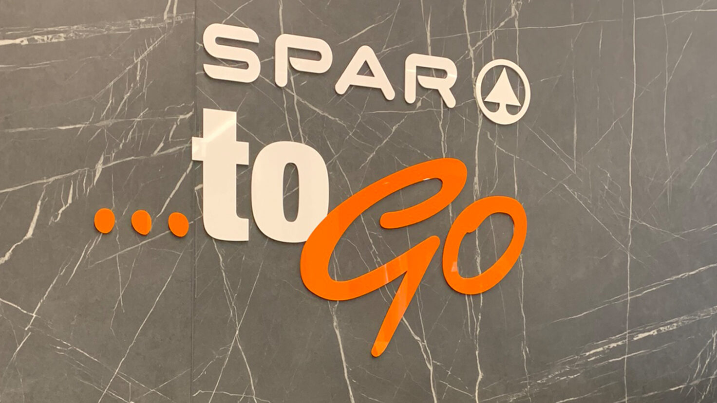 Einzelbuchstaben Unbeleuchtet Logo Spar to go