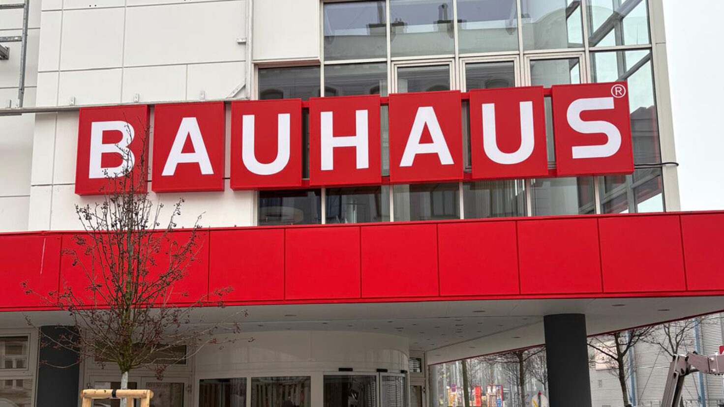 Bauhaus Schriftzug bestehend aus einzelnen Leuchtschildern