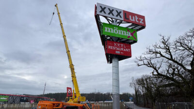 XXXLutz Rangsdorf Leuchtschilder Turm Fertig