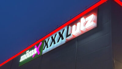 XXXLutz Rangsdorf Leuchtschriften Fassade