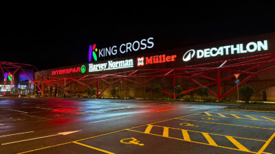 EKZ King Cross Zagreb Leuchtschriften an der Fassade