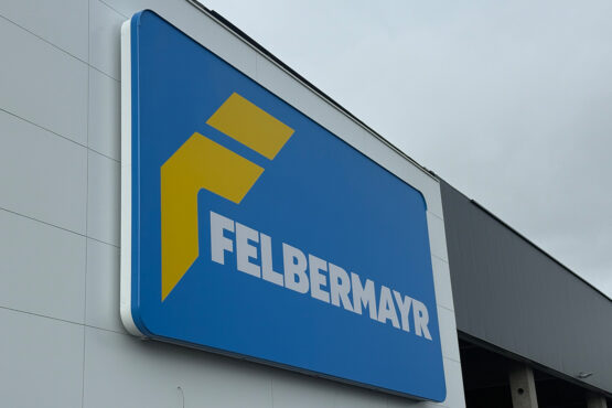 Felbermayr Leuchtschild Fassade Detail