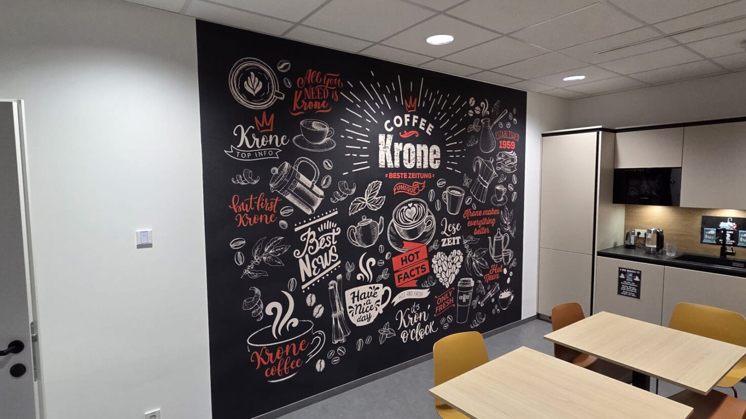 bedruckte Wandtapete im Pausenraum der Kronen-Zeitung Redaktion in Wien