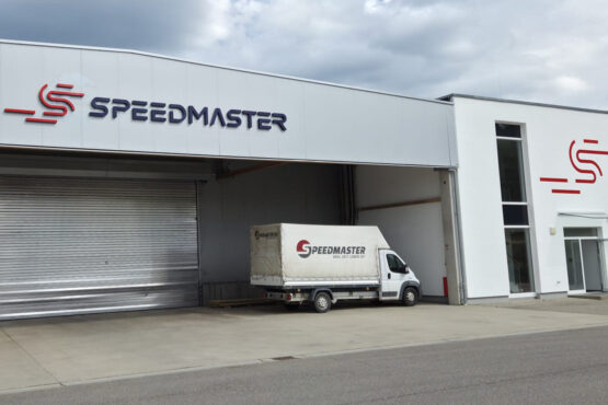 Speedmaster Leuchtschrift und unbeleuchtetes Logo