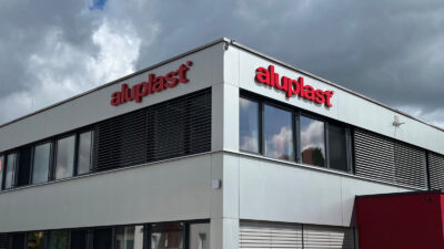 Aluplast Wartberg Schriften Fassade 01
